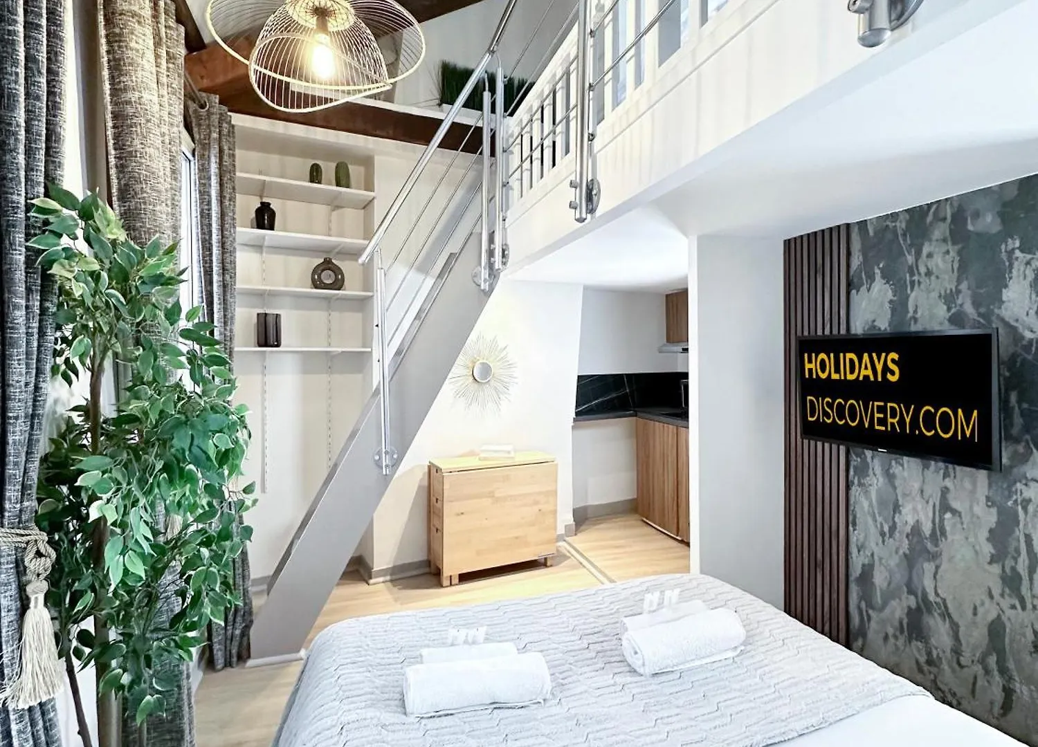 Appartement Buttes Chaumont - Amazing duplex - 6062 à Paris